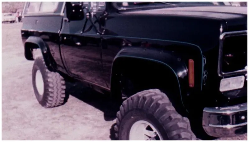 Bushwacker 40004-11 Cut-Out™ Heavy-Duty Fender Flares 1